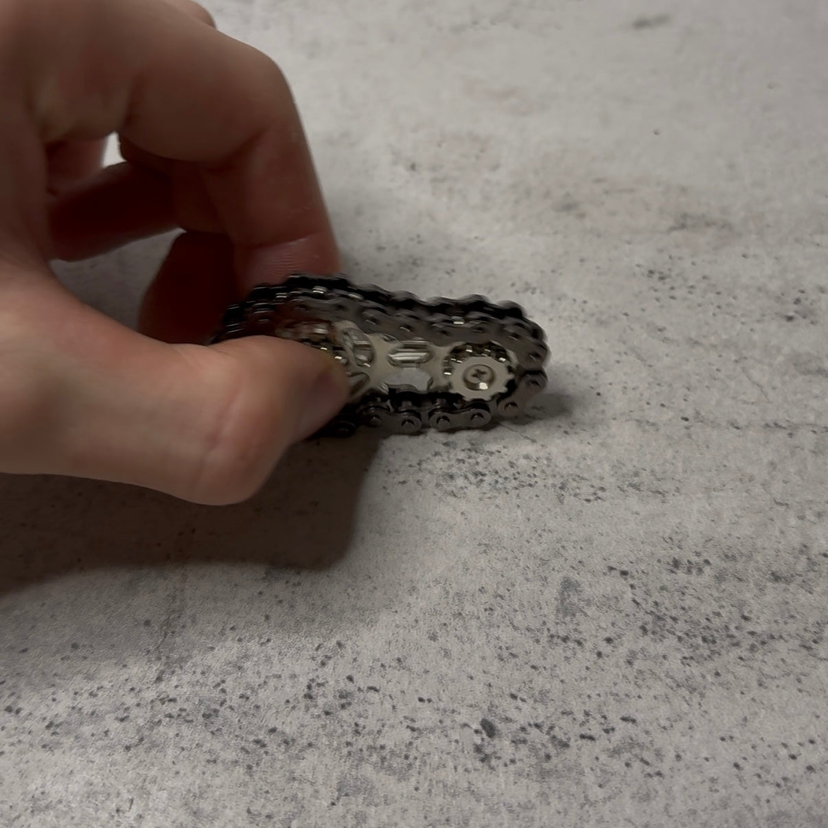 Flywheel finger roller