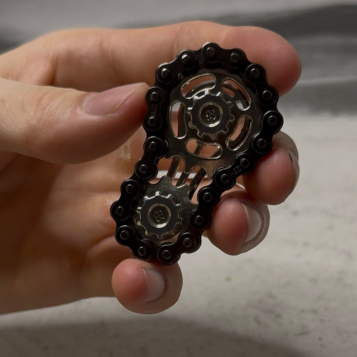 Flywheel finger roller